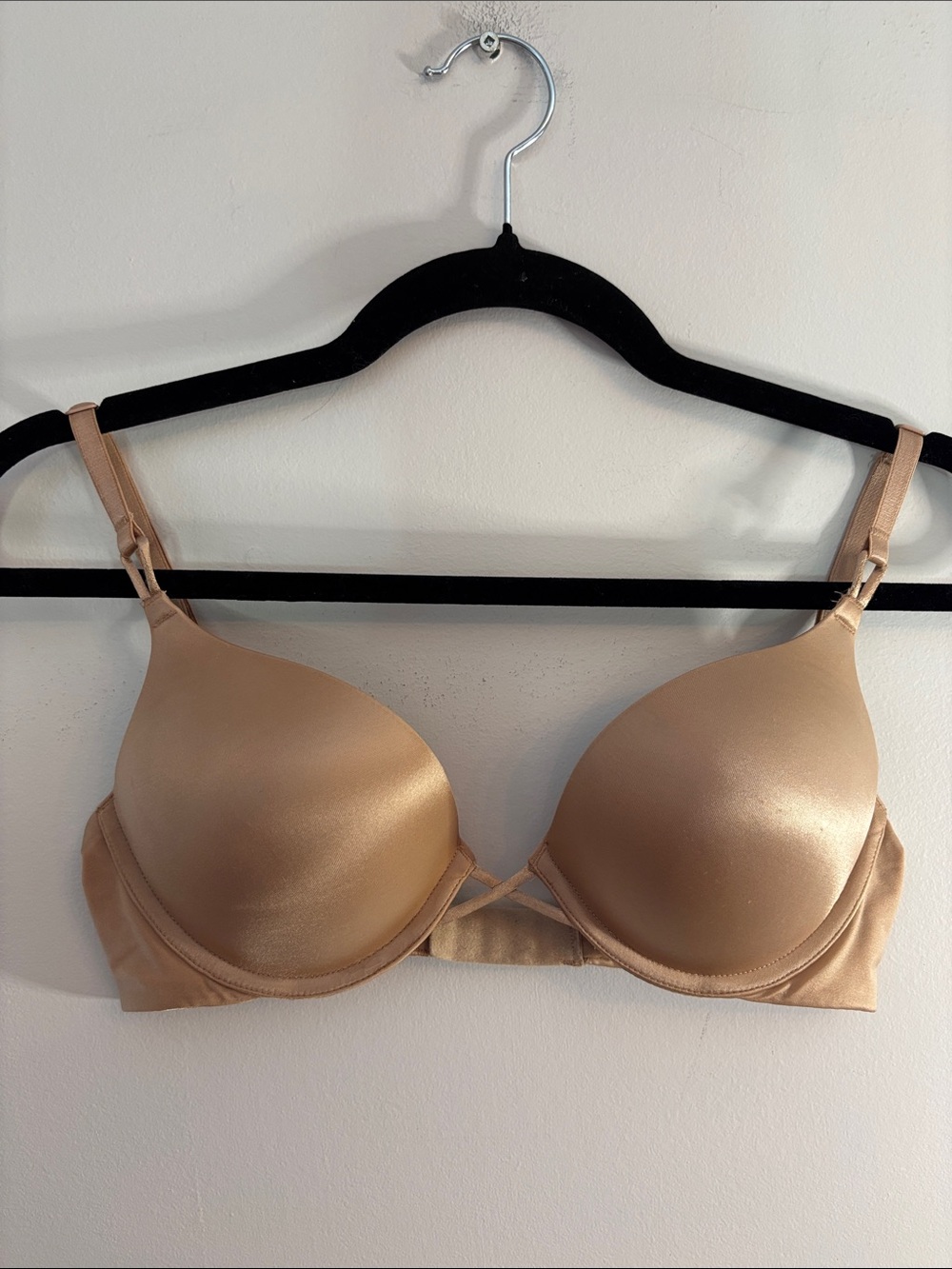 Victoria’s Secret bombshell plunge nude bra 34B